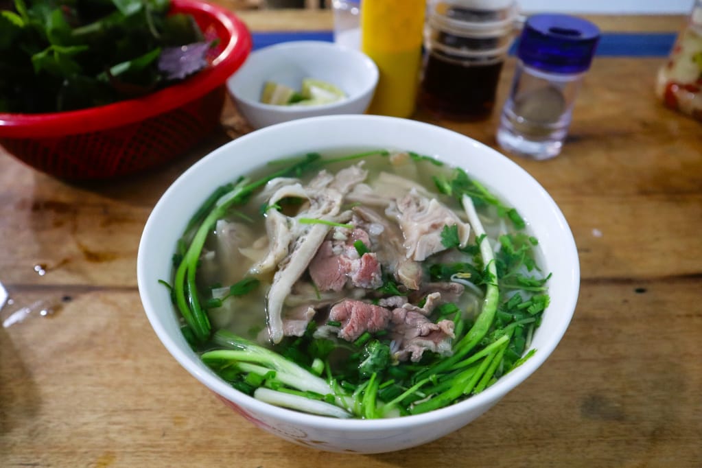 Phở Bò Gia Truyền Hà Nội Giữa Phố Núi Cao Bằng – Hương Vị Khó Quên Phở Bò Gia Truyền Hà Nội Giữa Phố Núi Cao Bằng – Hương Vị Khó Quên