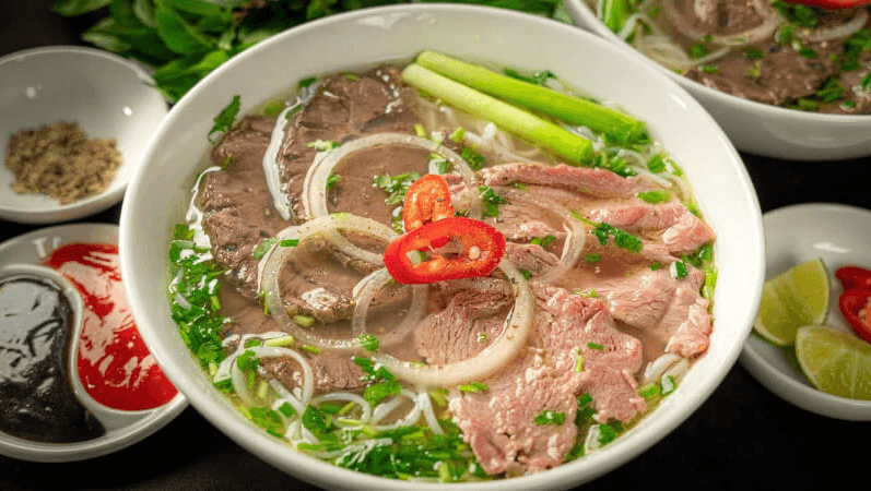 Phở Bò Gia Truyền Hà Nội Giữa Phố Núi Cao Bằng – Hương Vị Khó Quên Phở Bò Gia Truyền Hà Nội Giữa Phố Núi Cao Bằng – Hương Vị Khó Quên