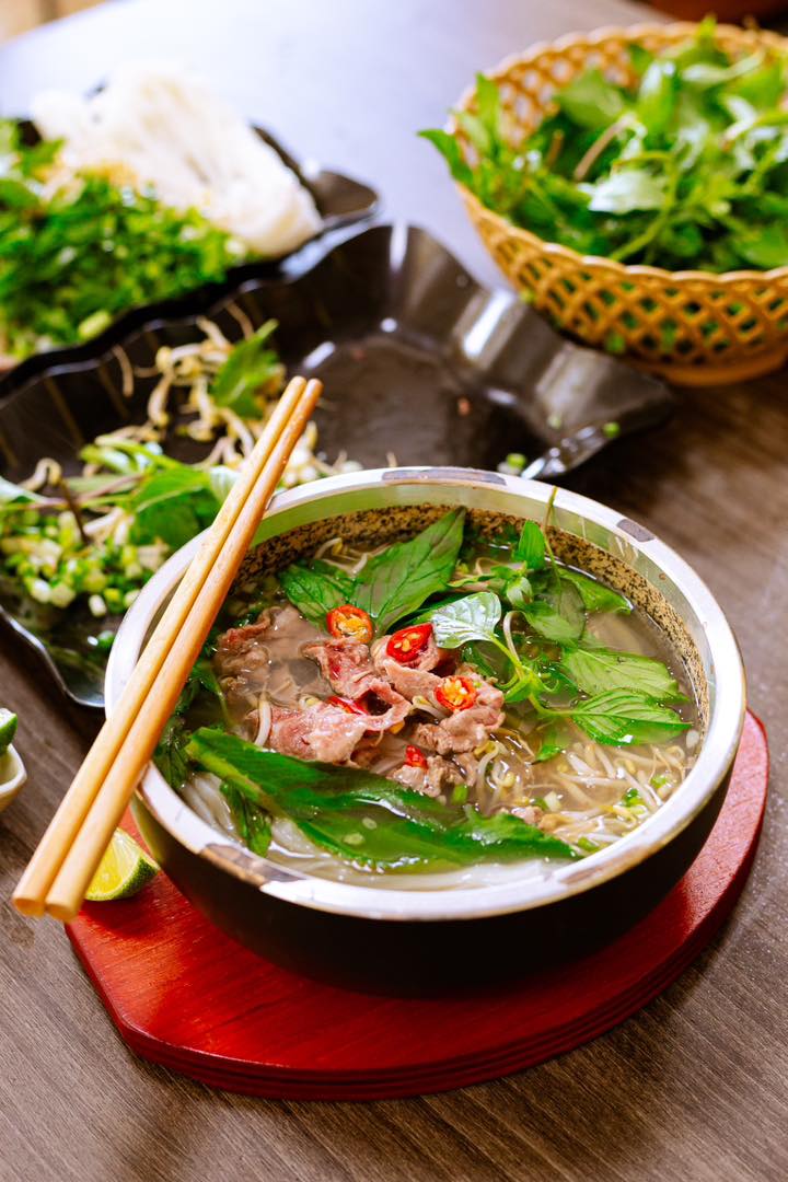 Phở Maison Cao Bằng - Trải nghiệm Phở Bát Đá Đậm Đà Độc Đáo, Sôi Sùng Sục Đến Từng Hơi Khói Phở Maison Cao Bằng - Trải nghiệm Phở Bát Đá Đậm Đà Độc Đáo, Sôi Sùng Sục Đến Từng Hơi Khói