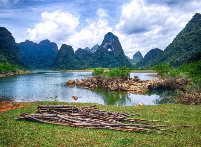 Trải Nghiệm Trọn Vẹn Cao Bằng 2 Ngày 1 Đêm - Vẻ Đẹp Kỳ Vĩ Của Núi Rừng Biên Cương Đông Bắc Trải Nghiệm Trọn Vẹn Cao Bằng 2 Ngày 1 Đêm - Vẻ Đẹp Kỳ Vĩ Của Núi Rừng Biên Cương Đông Bắc