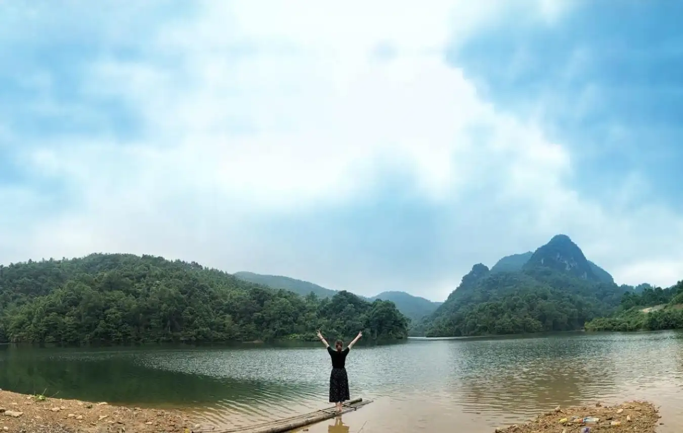 Hồ Bản Viết - Chiêm ngưỡng vẻ đẹp thơ mộng giữa lòng thiên nhiên Cao Bằng Hồ Bản Viết - Chiêm ngưỡng vẻ đẹp thơ mộng giữa lòng thiên nhiên Cao Bằng